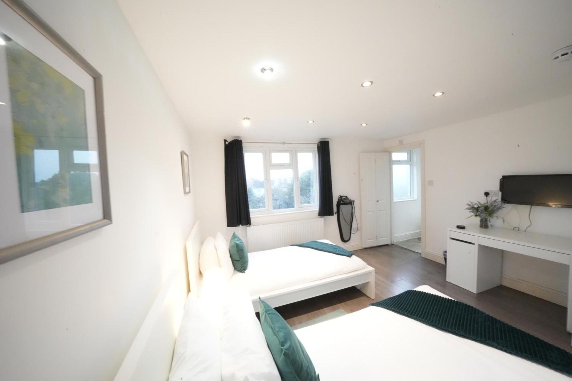 Grand Airport Ensuites Harmondsworth Exterior foto