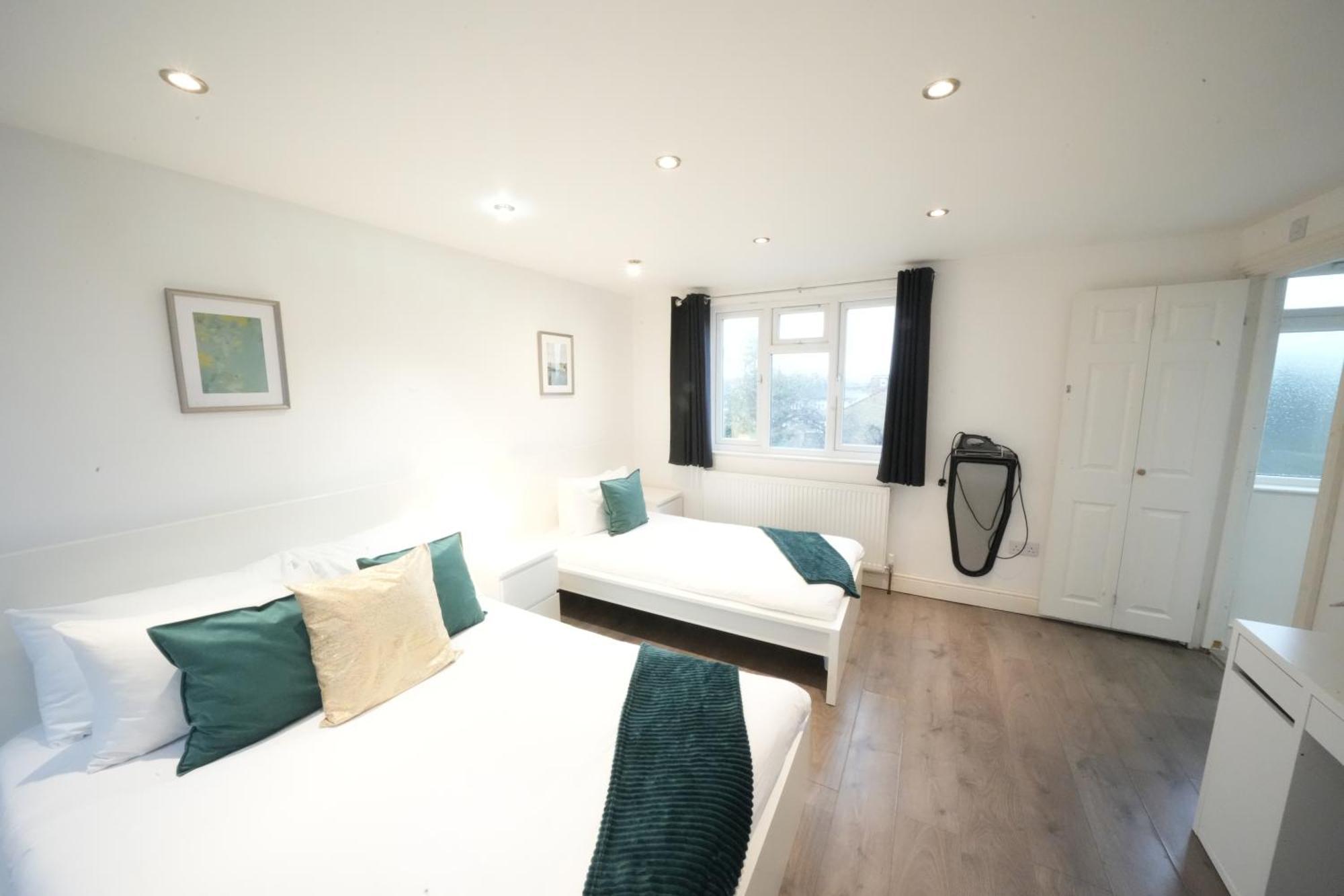 Grand Airport Ensuites Harmondsworth Exterior foto